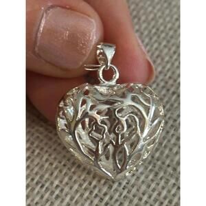 Lot a611 925 Sterling silver pendant 1 1/4 inch heart